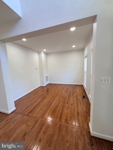 8140 GILROY DR, Lorton, VA 22079
