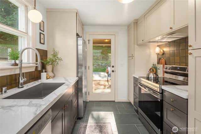 11429 Glendale Way S, Burien, WA 98168