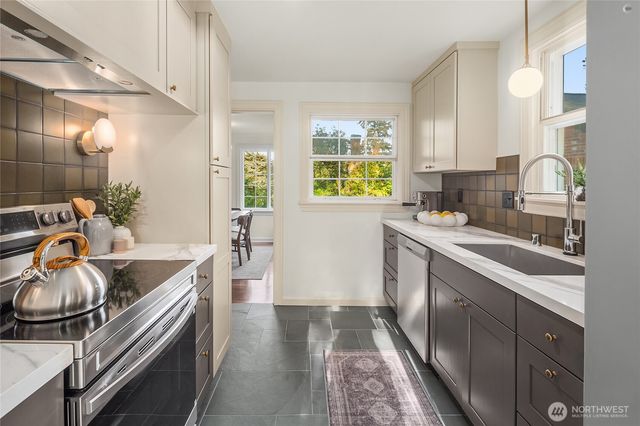 11429 Glendale Way S, Burien, WA 98168