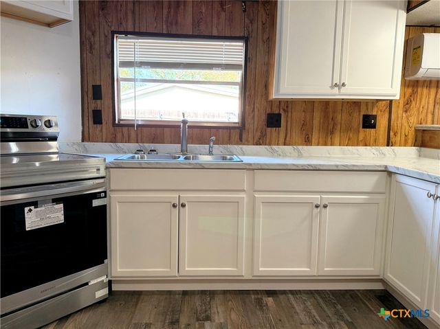 3807 Lands End Court, Granbury, TX 76048