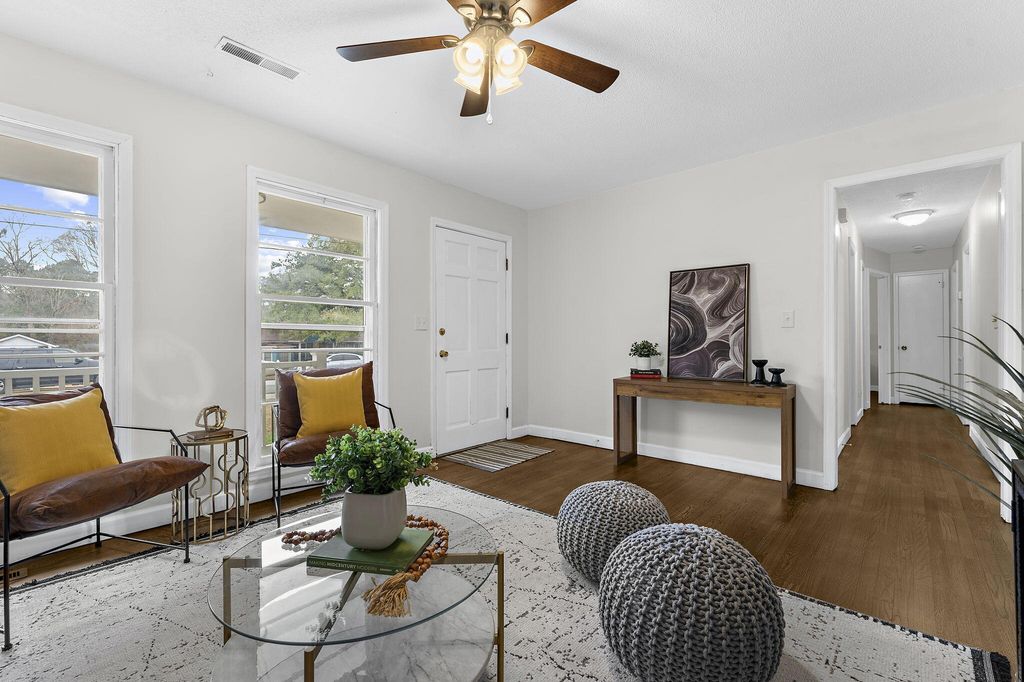 Image 10 of property listing at 204 Falcon Drive, Summerville, SC 29485