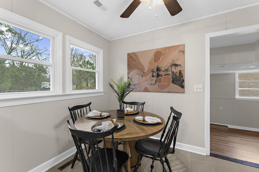 Image 17 of property listing at 204 Falcon Drive, Summerville, SC 29485