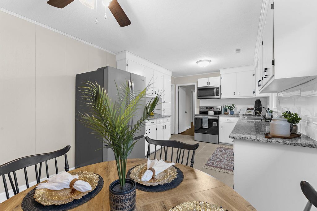 Image 19 of property listing at 204 Falcon Drive, Summerville, SC 29485