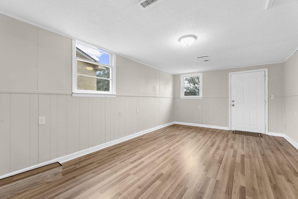 Image 20 of property listing at 204 Falcon Drive, Summerville, SC 29485