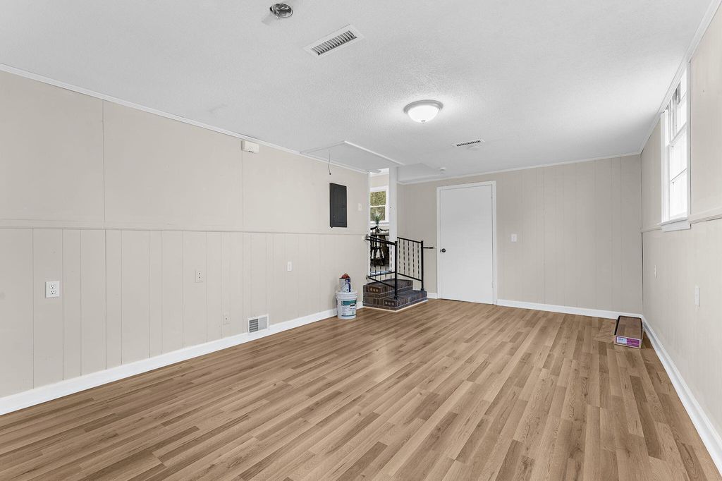 Image 21 of property listing at 204 Falcon Drive, Summerville, SC 29485