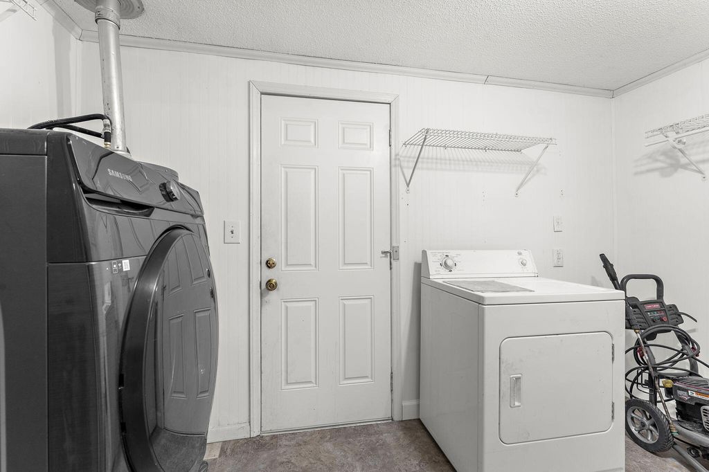 Image 23 of property listing at 204 Falcon Drive, Summerville, SC 29485