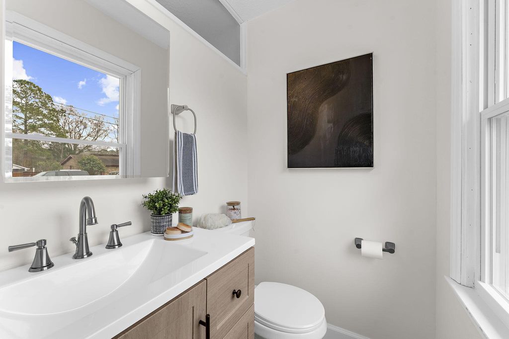 Image 27 of property listing at 204 Falcon Drive, Summerville, SC 29485