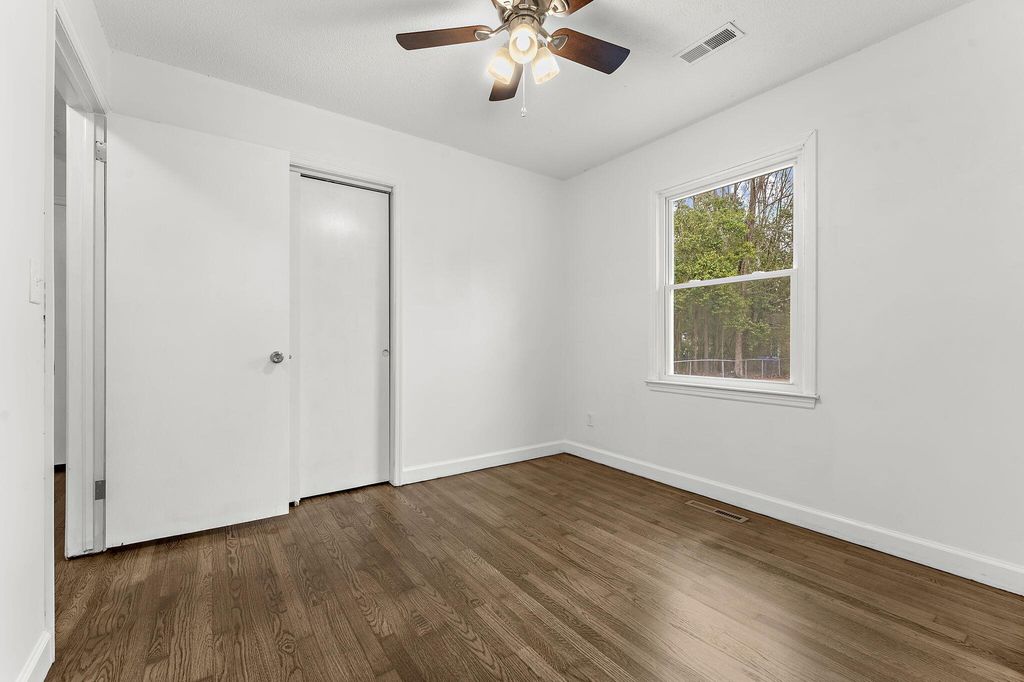 Image 28 of property listing at 204 Falcon Drive, Summerville, SC 29485