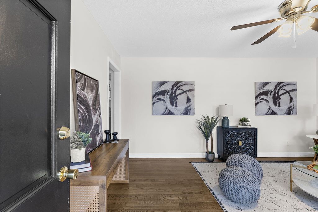 Image 6 of property listing at 204 Falcon Drive, Summerville, SC 29485