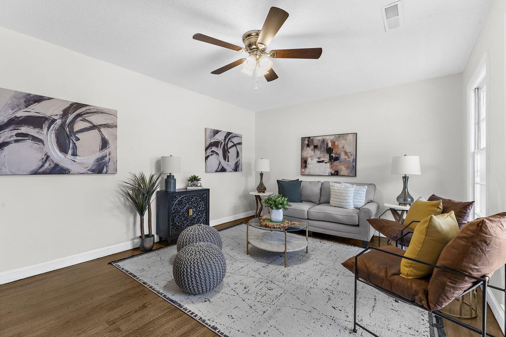 Image 7 of property listing at 204 Falcon Drive, Summerville, SC 29485