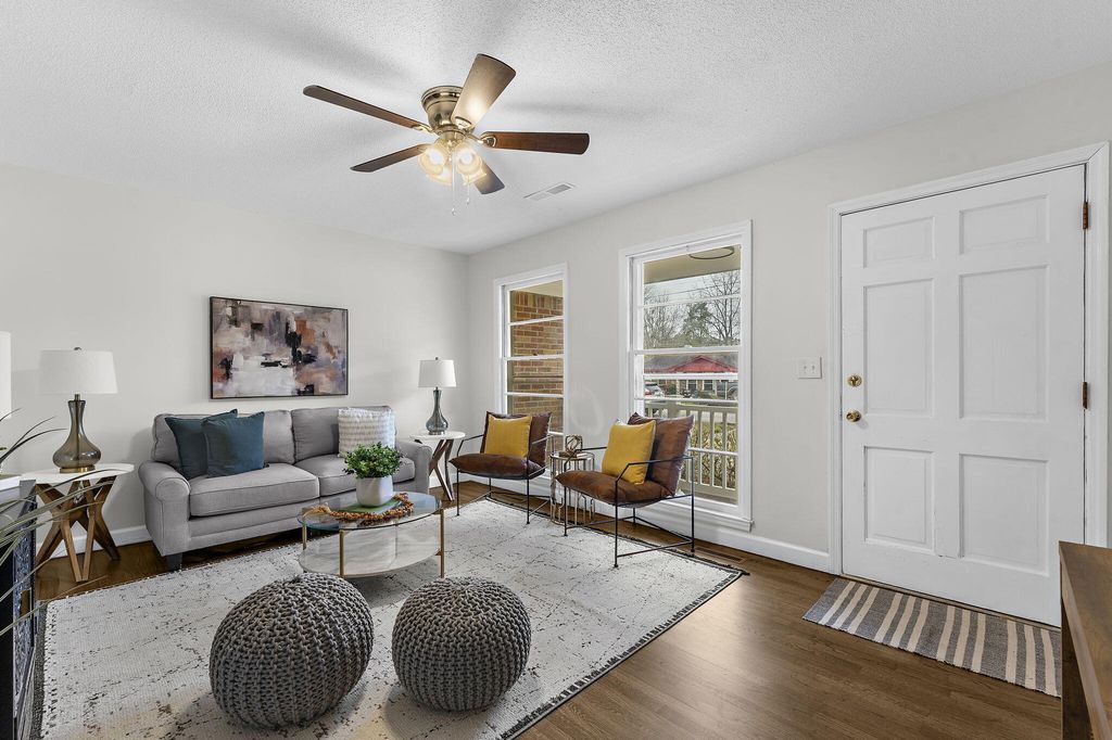 Image 8 of property listing at 204 Falcon Drive, Summerville, SC 29485