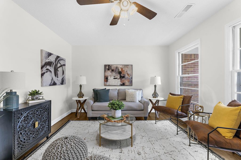 Image 9 of property listing at 204 Falcon Drive, Summerville, SC 29485