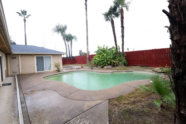 3074 W Pico Avenue, Fresno, CA 93722