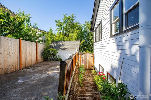 13027 40th Avenue S, Tukwila, WA 98168