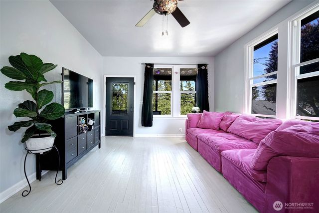 13027 40th Avenue S, Tukwila, WA 98168