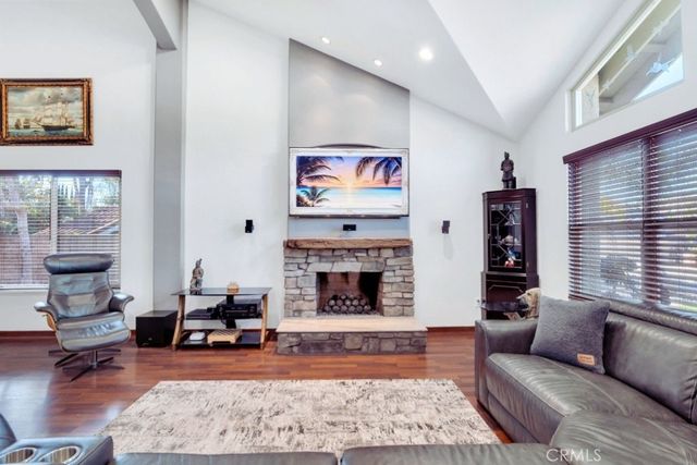602 Lotus Ave., Thousand Oaks, CA 91360