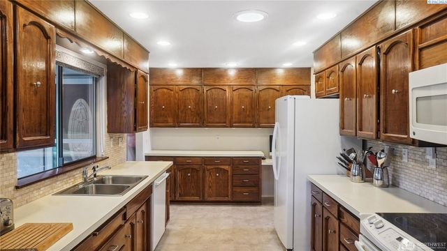 1525 E Catalpa St, Othello, WA 99344