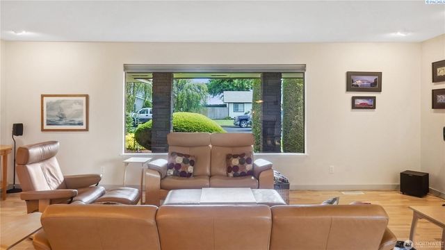 1525 E Catalpa St, Othello, WA 99344