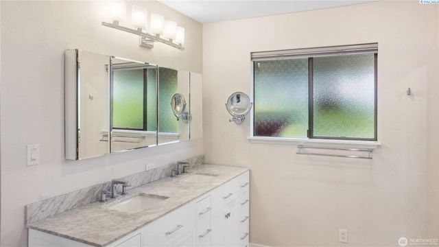 1525 E Catalpa St, Othello, WA 99344