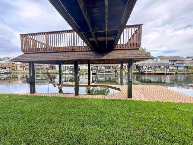 1031 Redfish Street, Bayou Vista, TX 77563