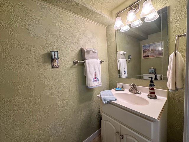 1031 Redfish Street, Bayou Vista, TX 77563