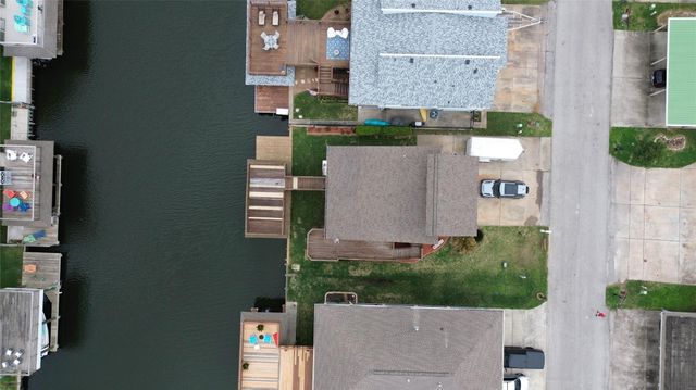 1031 Redfish Street, Bayou Vista, TX 77563