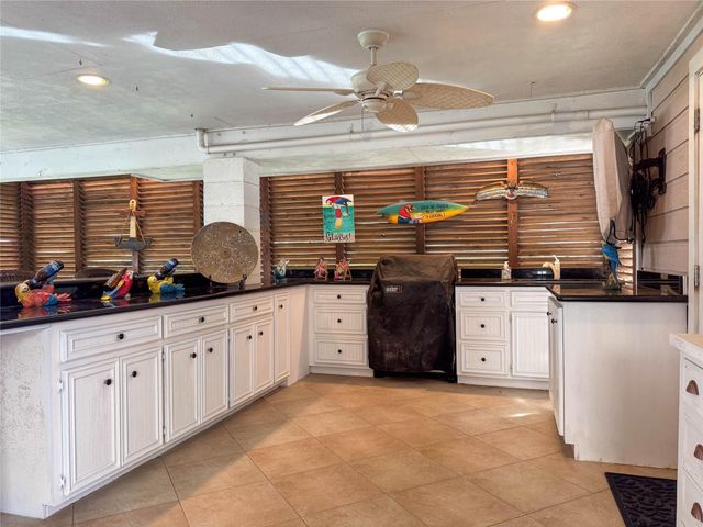 1031 Redfish Street, Bayou Vista, TX 77563