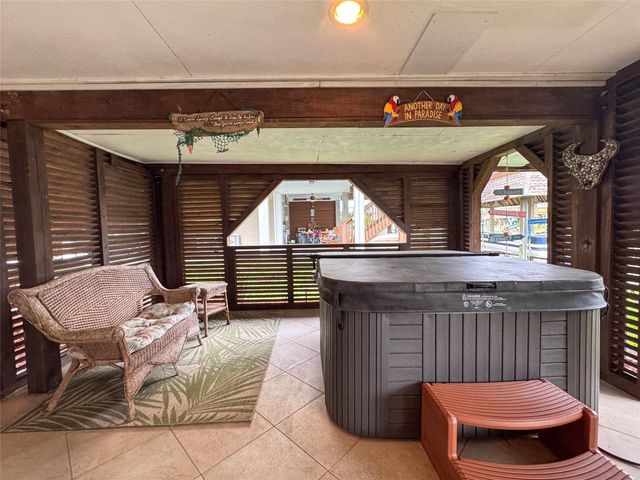 1031 Redfish Street, Bayou Vista, TX 77563