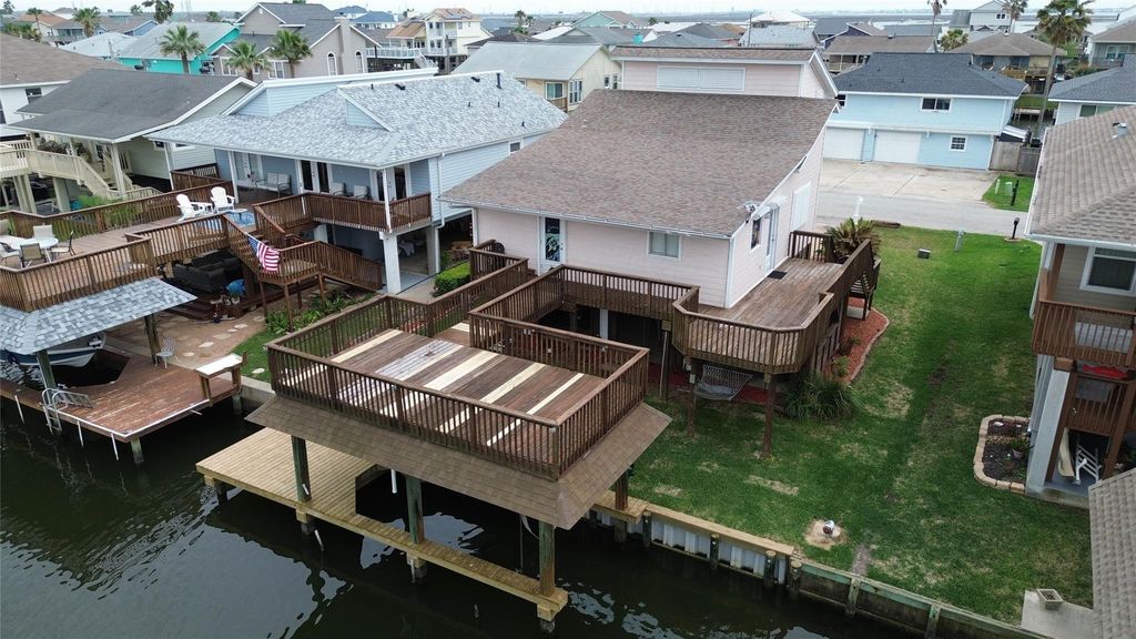 1031 Redfish Street, Bayou Vista, TX 77563