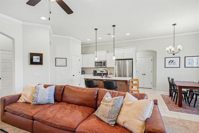 495 Grand Sycamore Drive, Washington, OK 73093