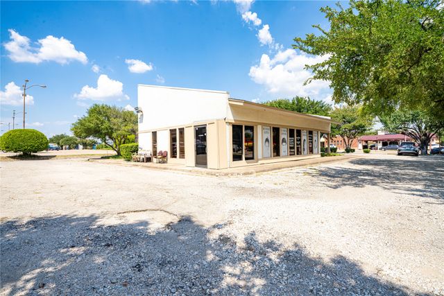 701 N Hampton Road, Desoto, TX 75115