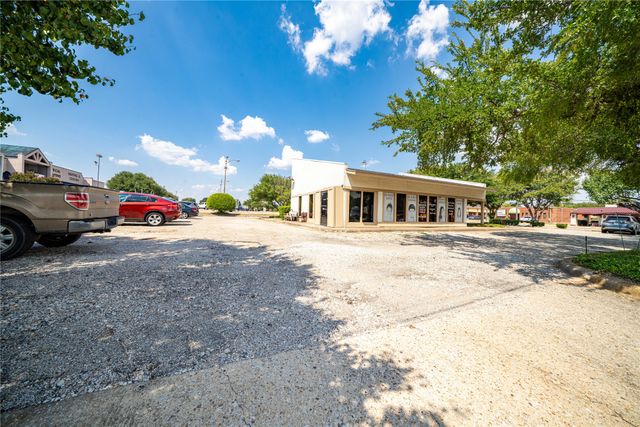 701 N Hampton Road, Desoto, TX 75115