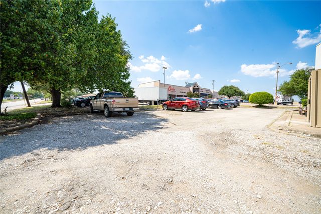 701 N Hampton Road, Desoto, TX 75115