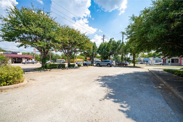 701 N Hampton Road, Desoto, TX 75115