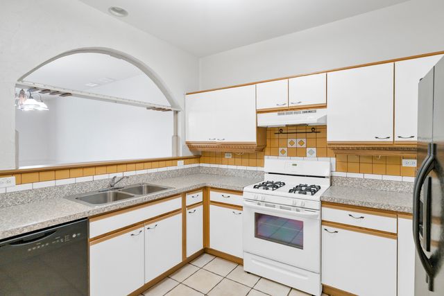 1244 Brookdale Drive 1244, Carpentersville, IL 60110