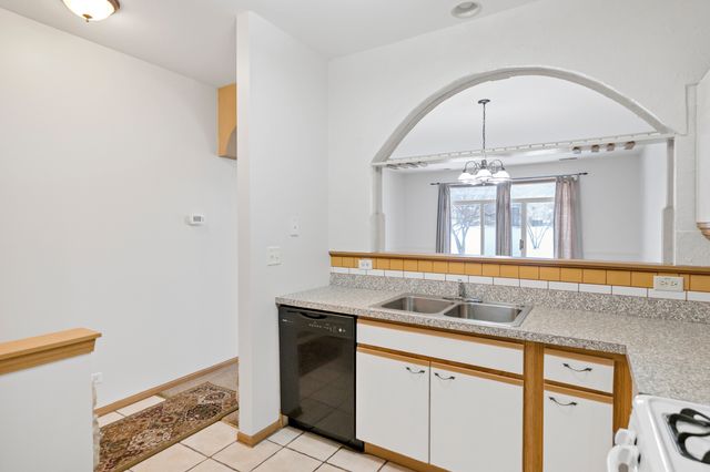 1244 Brookdale Drive 1244, Carpentersville, IL 60110