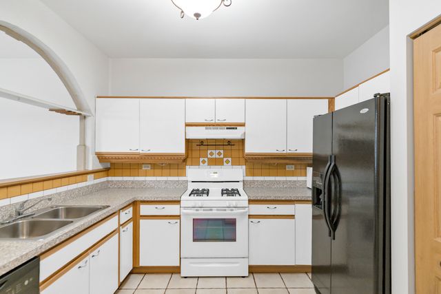 1244 Brookdale Drive 1244, Carpentersville, IL 60110