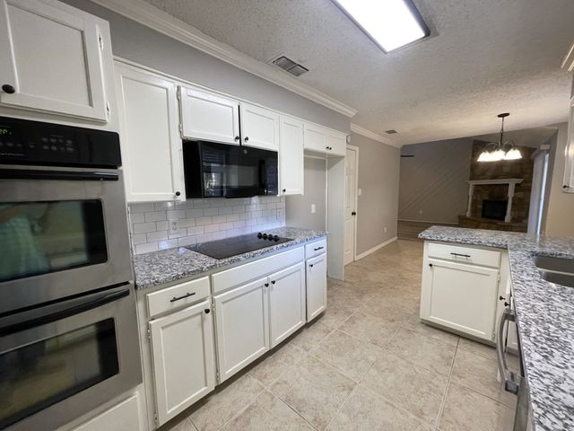 3502 Leighton Drive, Arlington, TX 76015