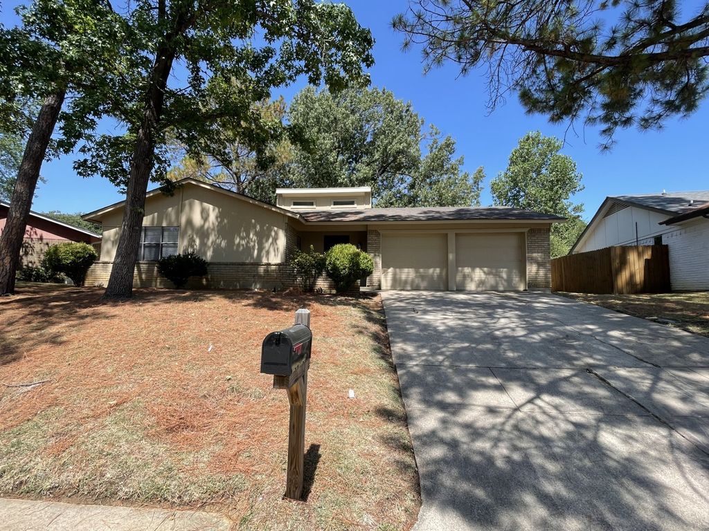 3502 Leighton Drive, Arlington, TX 76015