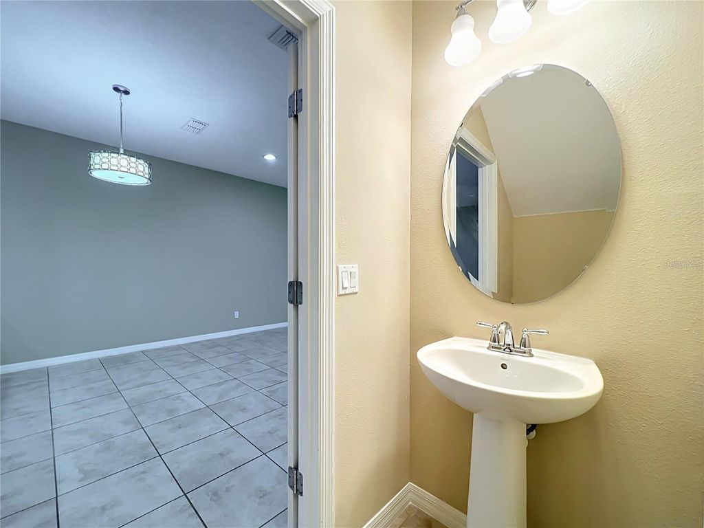 Image 12 of property listing at 520 VIRTUOSO LANE 68, Orlando, FL 32824