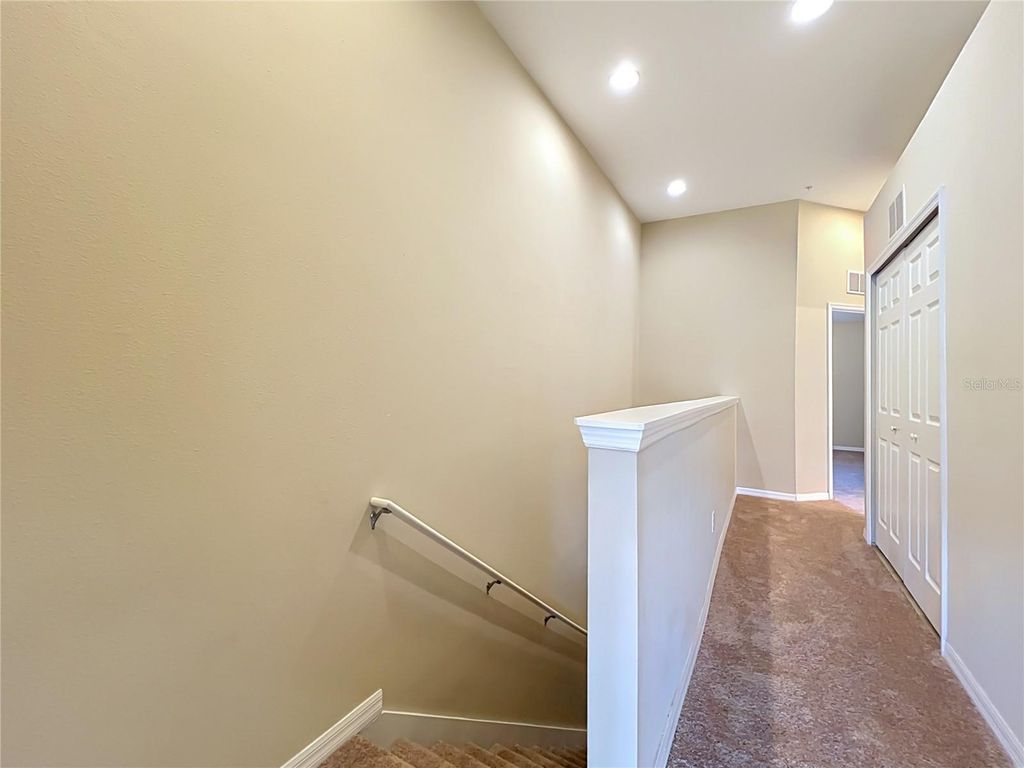 Image 14 of property listing at 520 VIRTUOSO LANE 68, Orlando, FL 32824