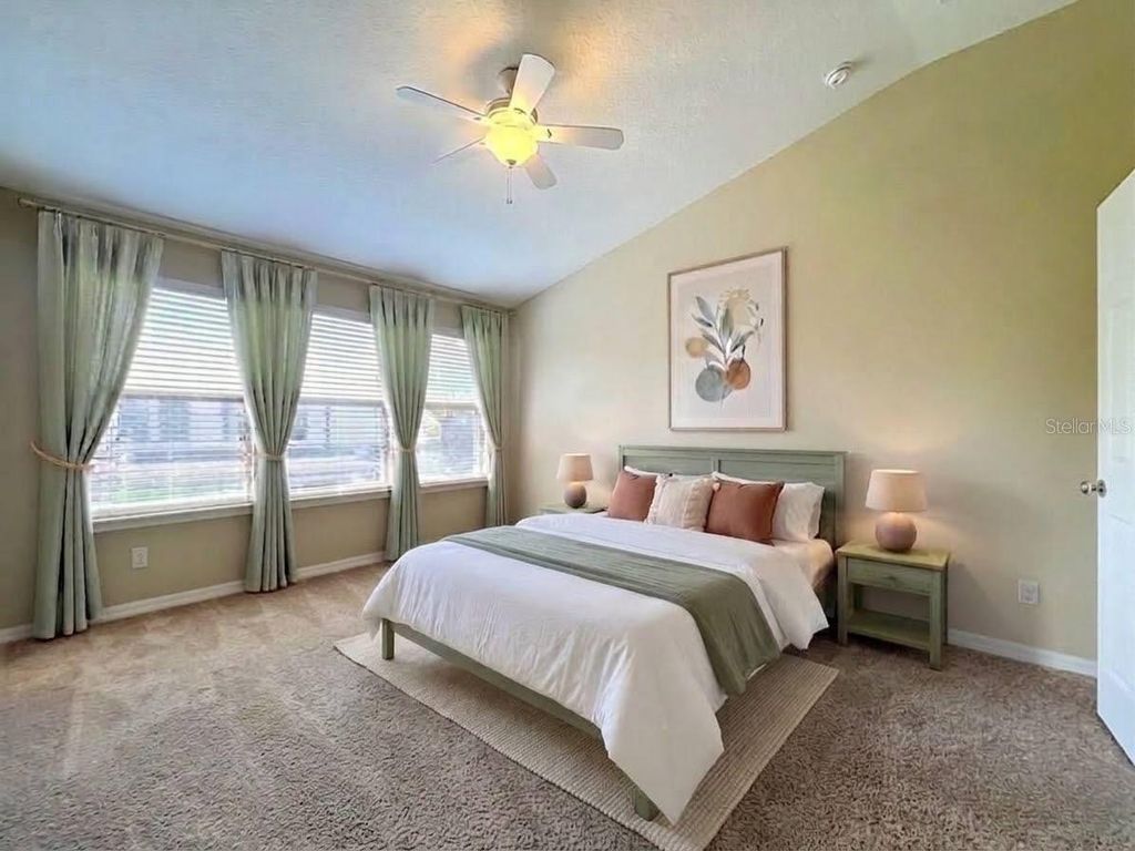 Image 15 of property listing at 520 VIRTUOSO LANE 68, Orlando, FL 32824