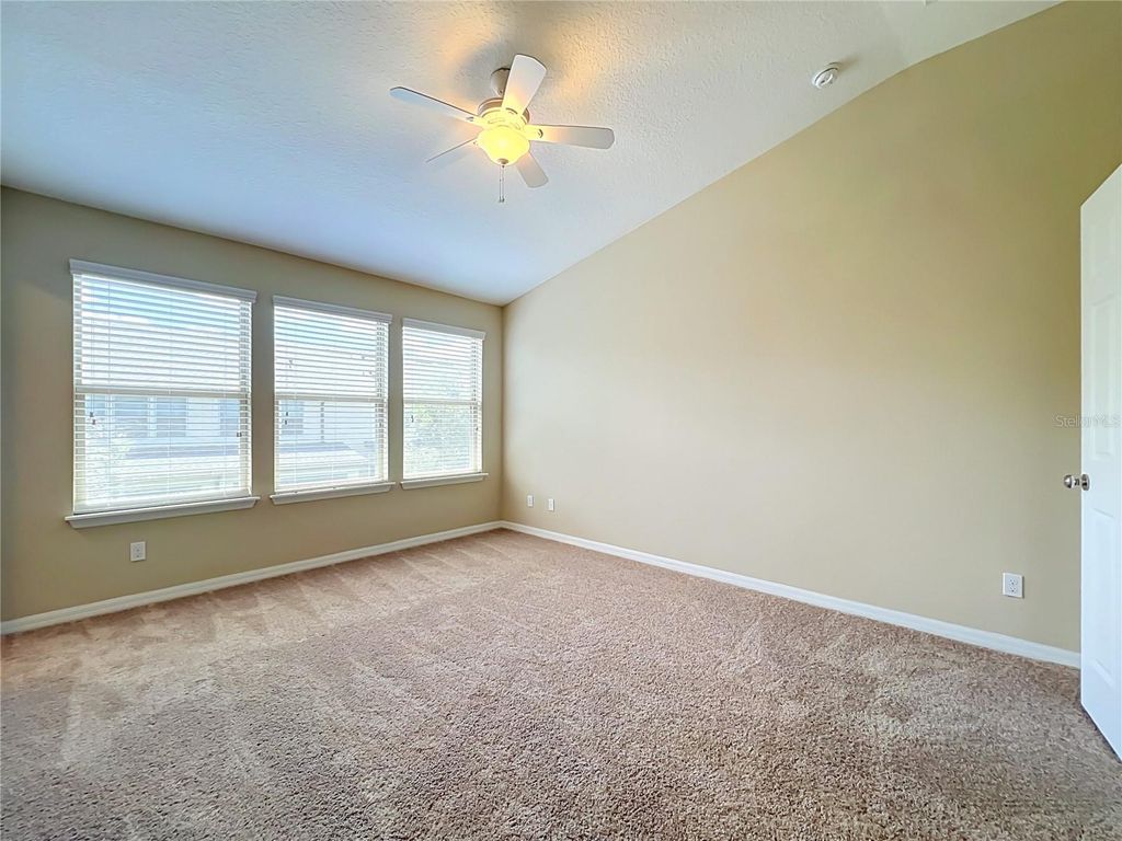 Image 16 of property listing at 520 VIRTUOSO LANE 68, Orlando, FL 32824