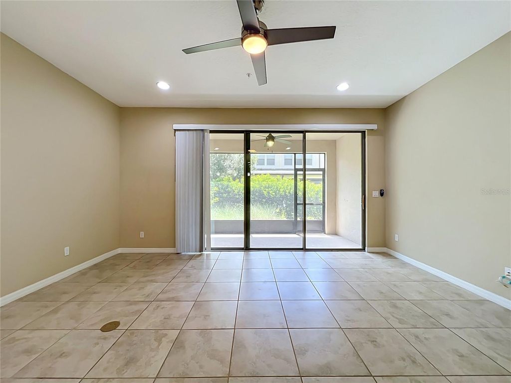Image 4 of property listing at 520 VIRTUOSO LANE 68, Orlando, FL 32824