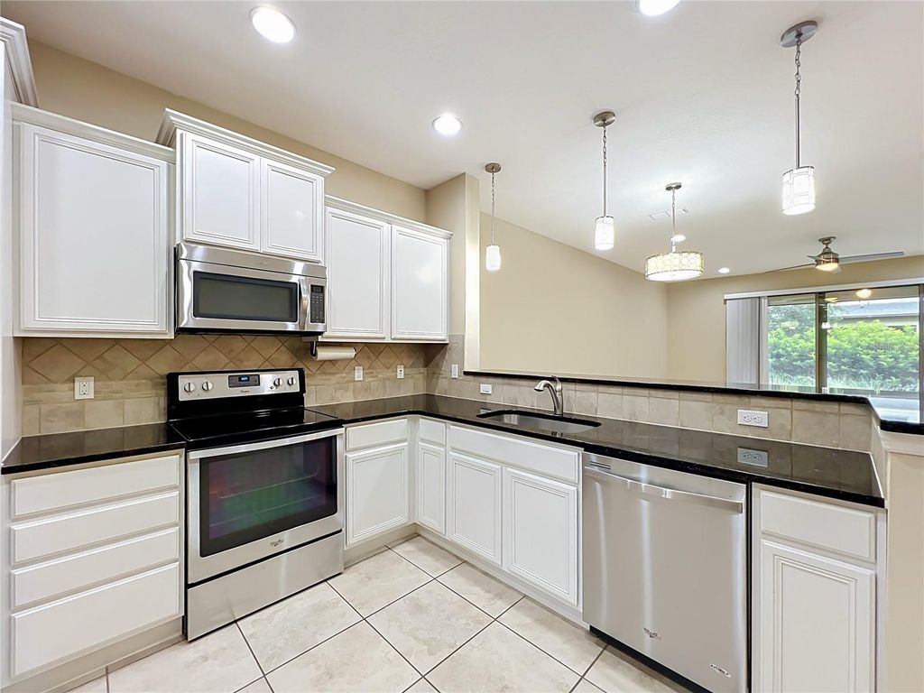 Image 6 of property listing at 520 VIRTUOSO LANE 68, Orlando, FL 32824