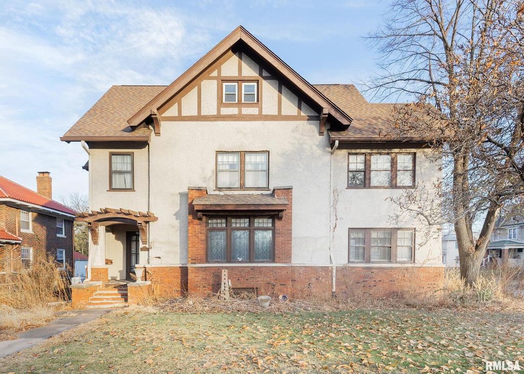 2501 BRADY Street, Davenport, IA 52803