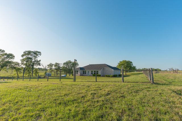 11950 Whitman Rd, Brenham, TX 77833