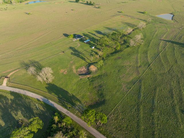 11950 Whitman Rd, Brenham, TX 77833