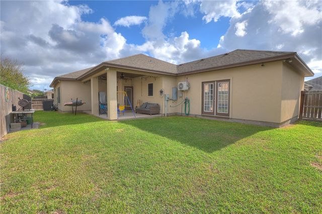 7933 Snake River Dr, Corpus Christi, TX 78414