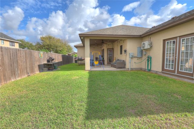 7933 Snake River Dr, Corpus Christi, TX 78414
